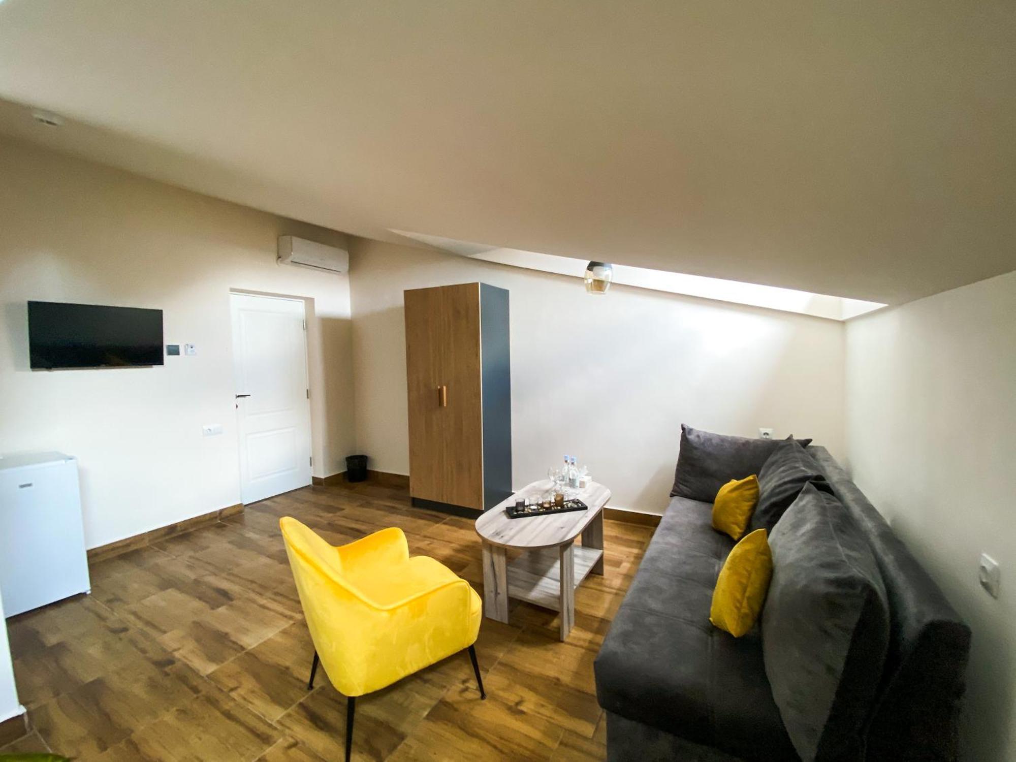 Alex Hotel Yerevan Quarto foto