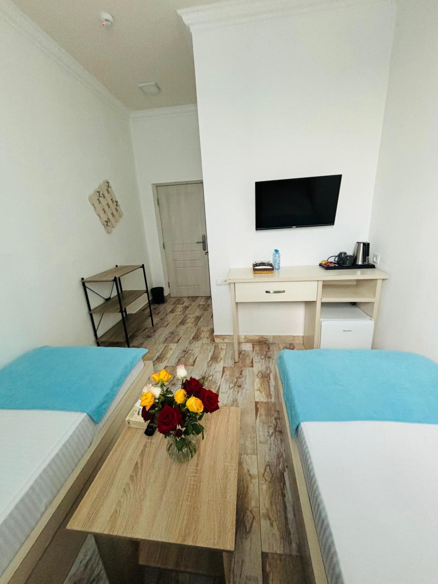 Alex Hotel Yerevan Exterior foto